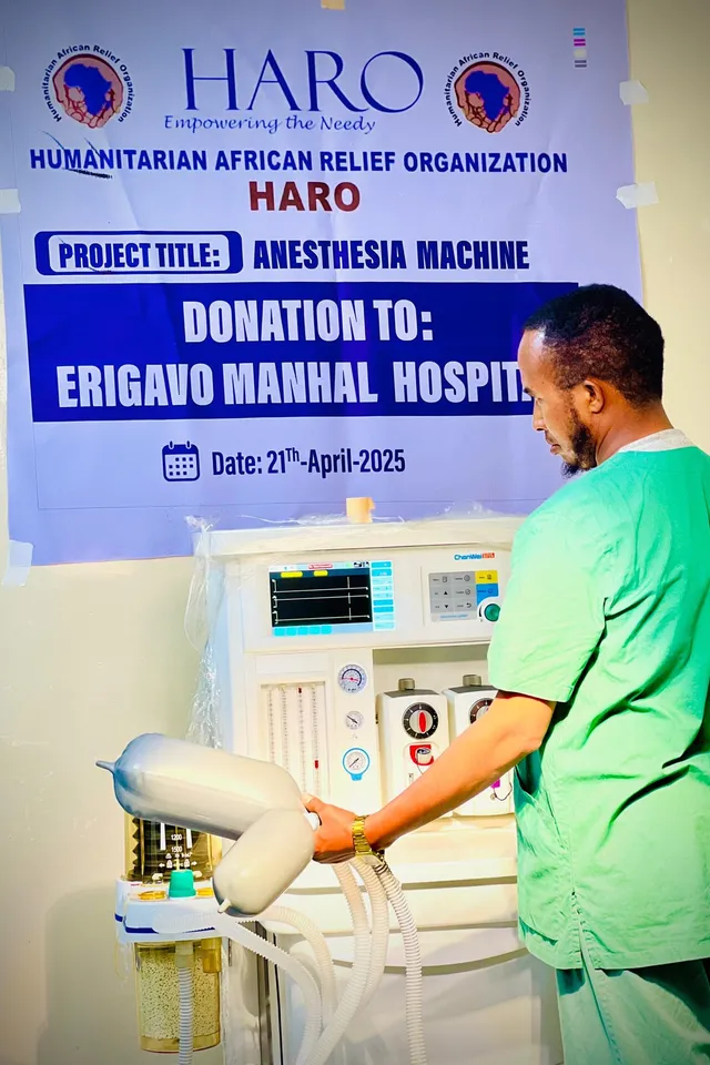 A clinician with the anesthesia machine HARO delivered to Erigavo Manhal Hospital