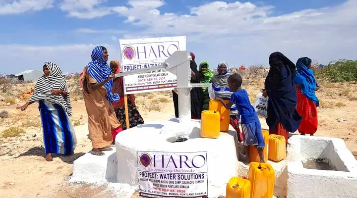 Women pump water at the HARO shallow well in the Mudug Sare IDP camp, Galkacyo, 2020
